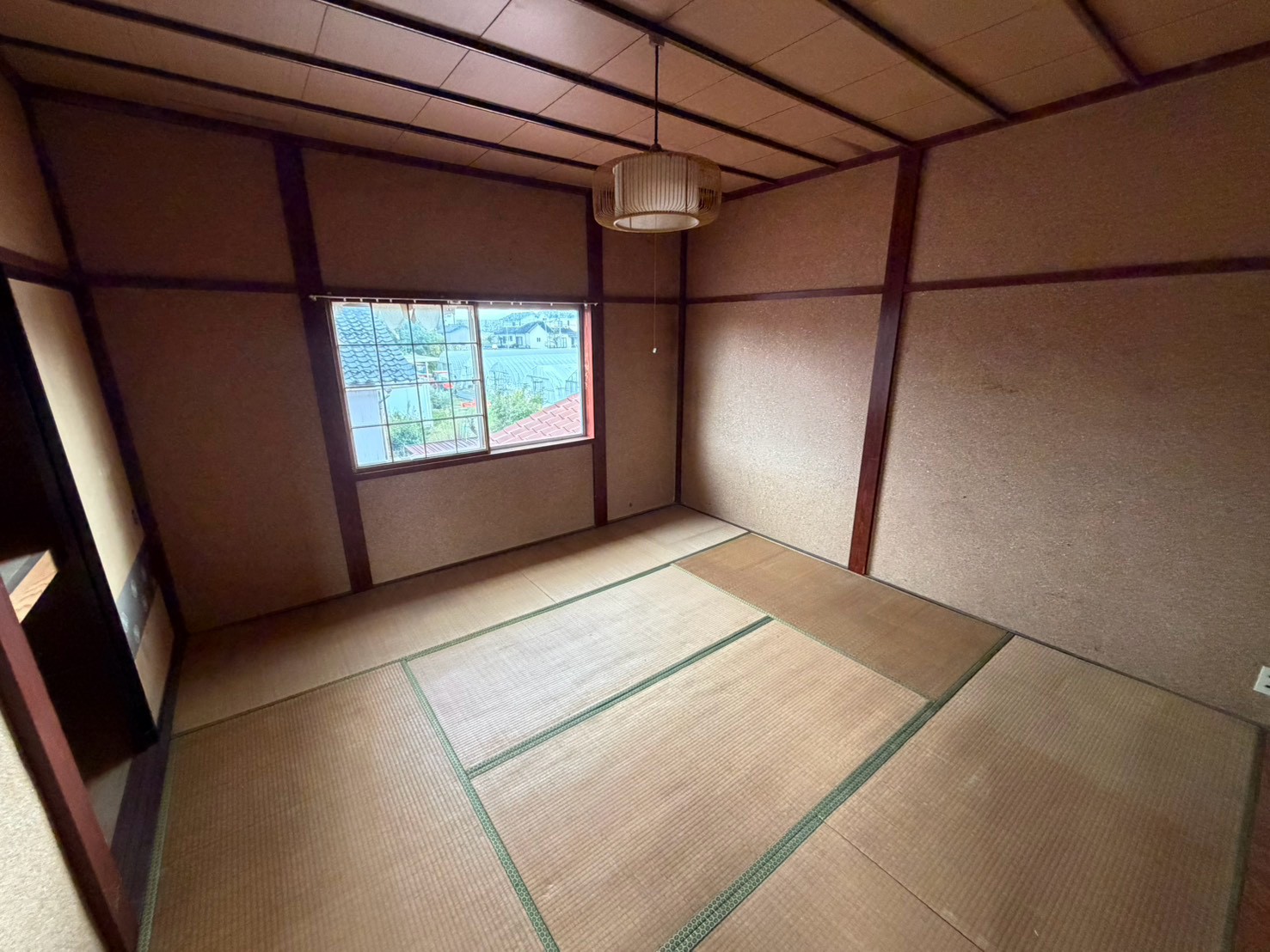 加賀市の遺品整理で家具や荷物を片付けた畳の部屋